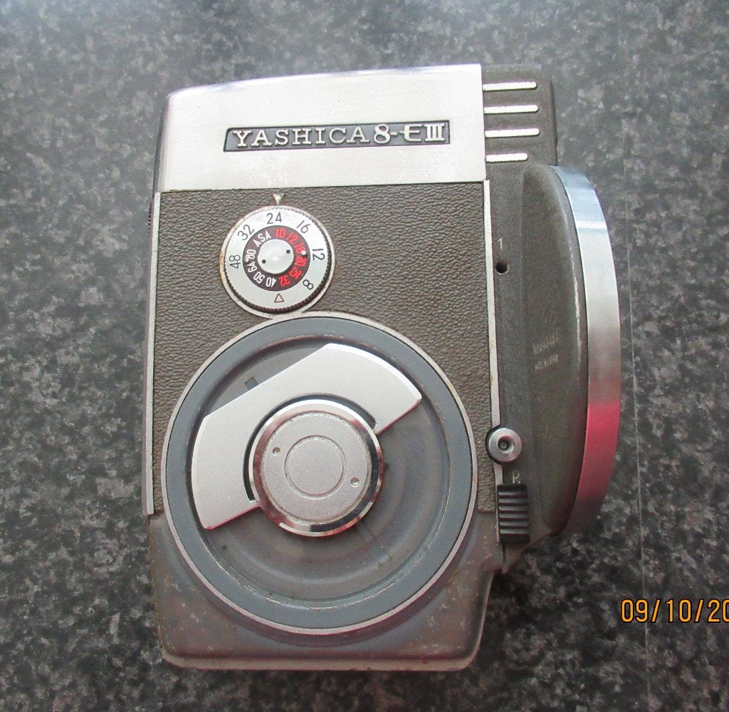 OUDE YASHICA 8 E-111  8MM  CINE SMAL-FILMCAMERA-CA1959, Ophalen of Verzenden, 8mm, Camera