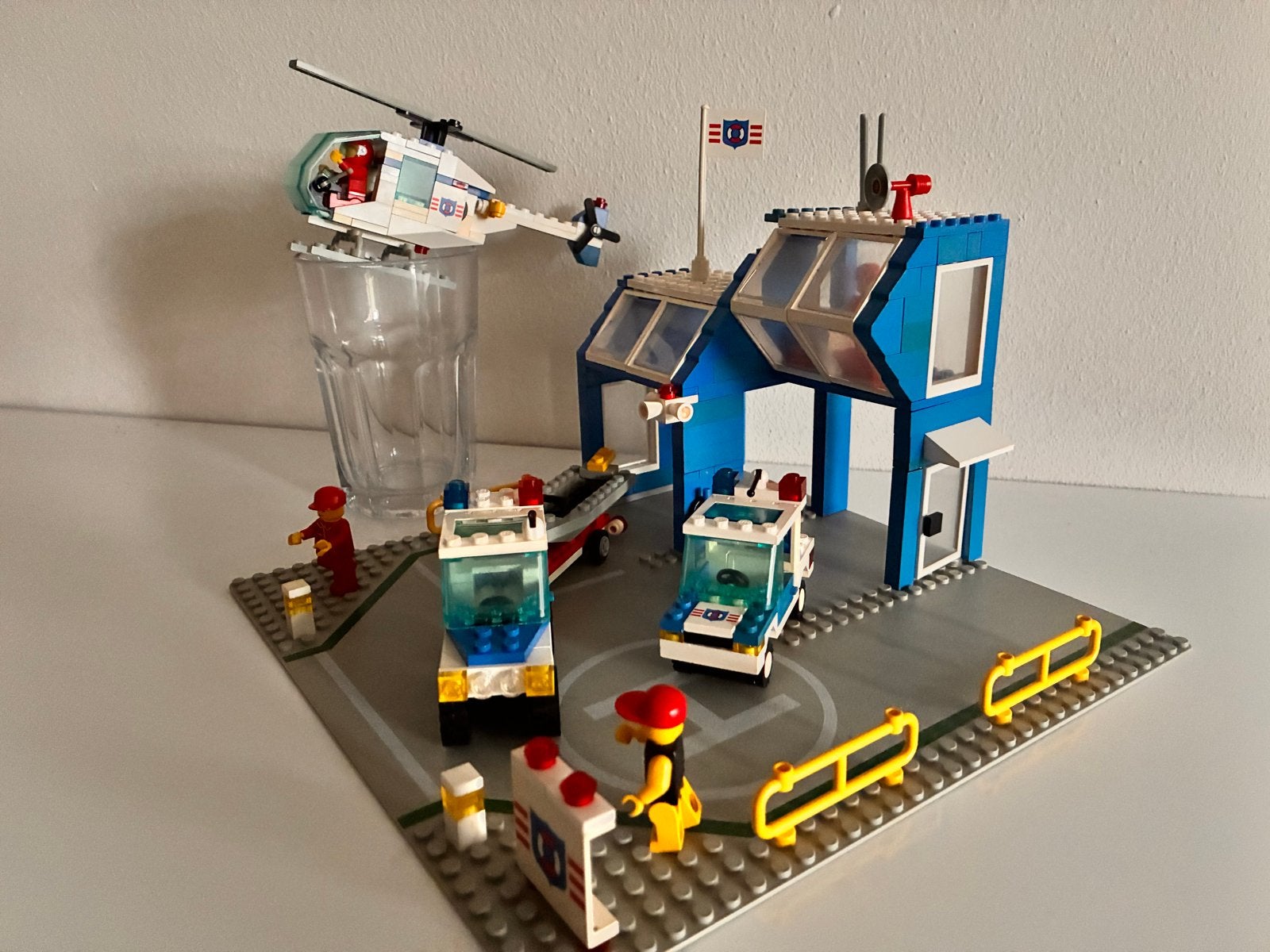 LEGO Legoland 6387 Kustwacht Station met Helikopter en Voert, Ophalen of Verzenden, Gebruikt
