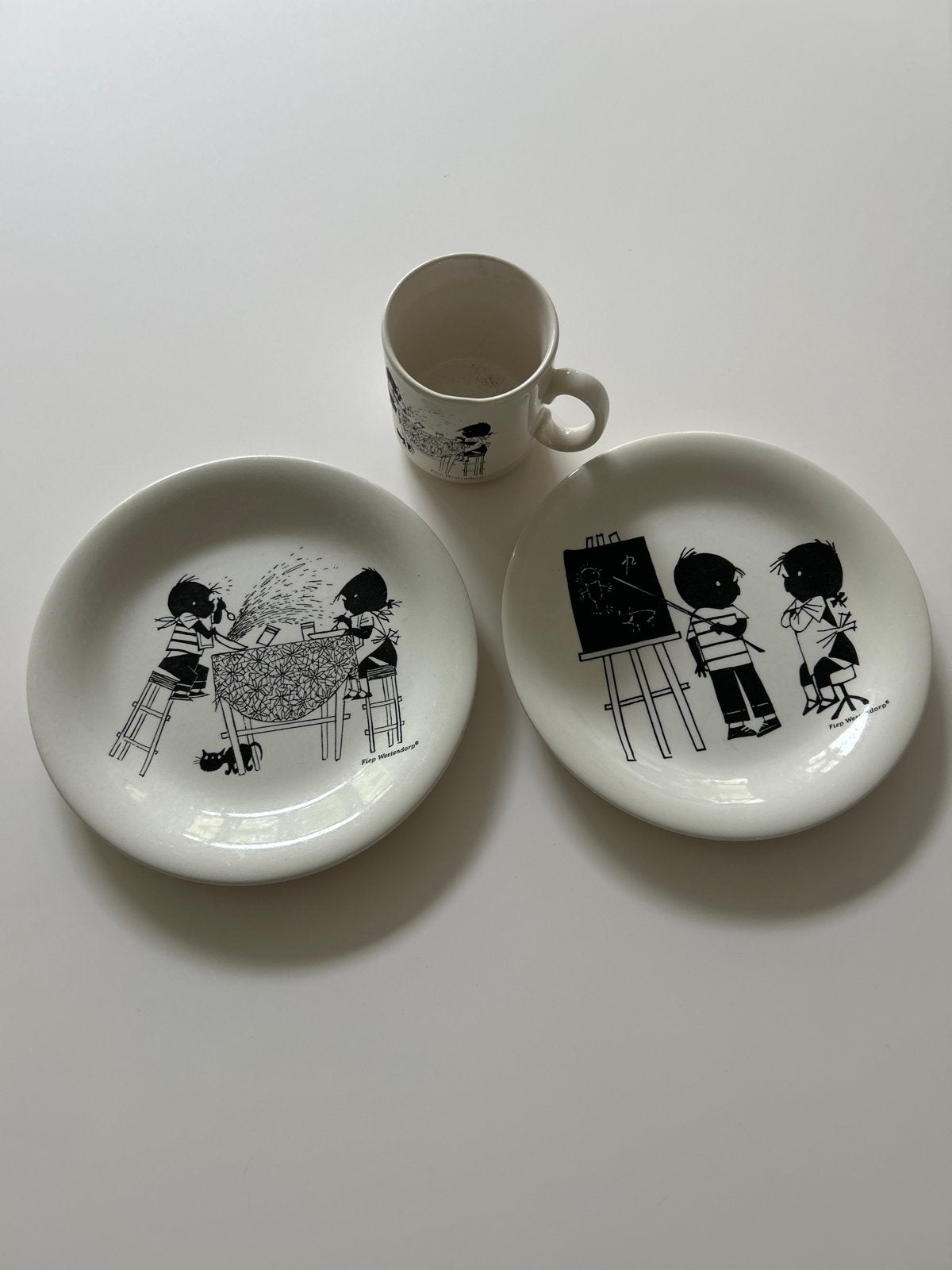 Fiep Westendorp servies Hema: 2 borden en 1 mok, Hema, Gebruikt, Keramiek, Vintage