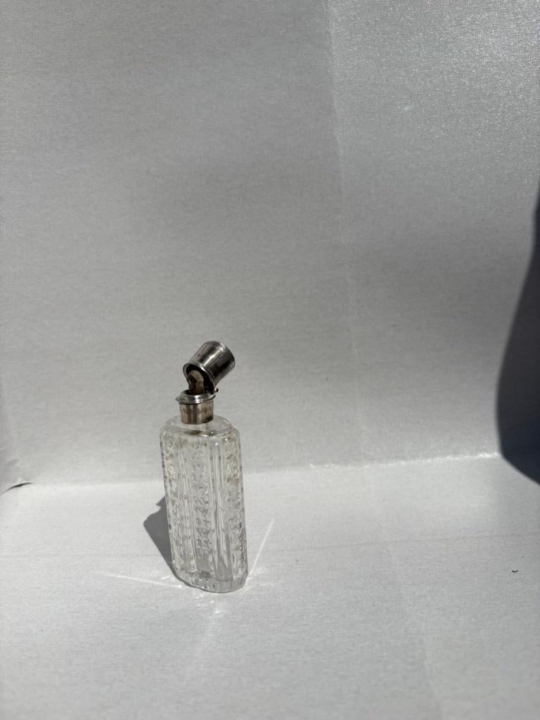 Parfumflesje met zilveren dop, Ophalen of Verzenden