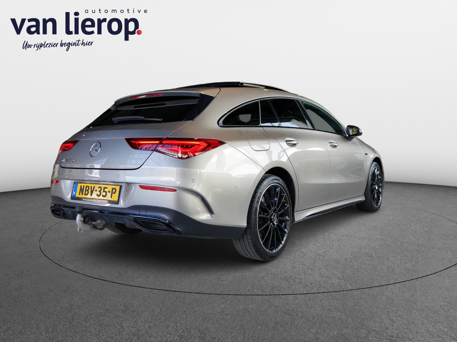 Mercedes-Benz CLA-klasse Shooting Brake 250 e AMG Line PANO, Auto's, Gebruikt, 4 cilinders, 1650 kg, Hybride Elektrisch/Benzine