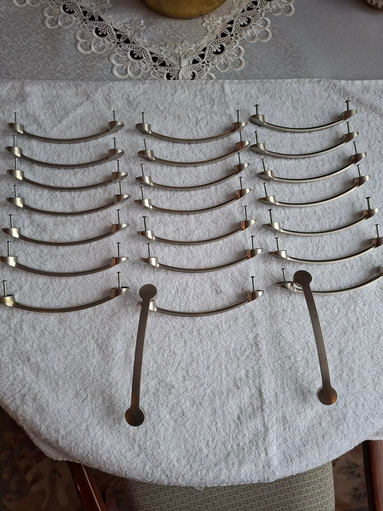 Keuken handgrepen., Huis en Inrichting, 5 krukken of meer, Ophalen of Verzenden, Metaal, 60 tot 90 cm