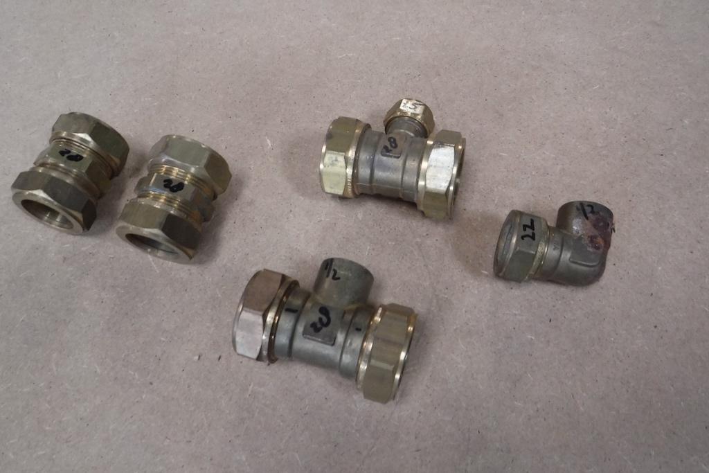 Partij messing koppelingen 22 en 28mm, Ophalen of Verzenden, Nieuw, Koper, Overige typen