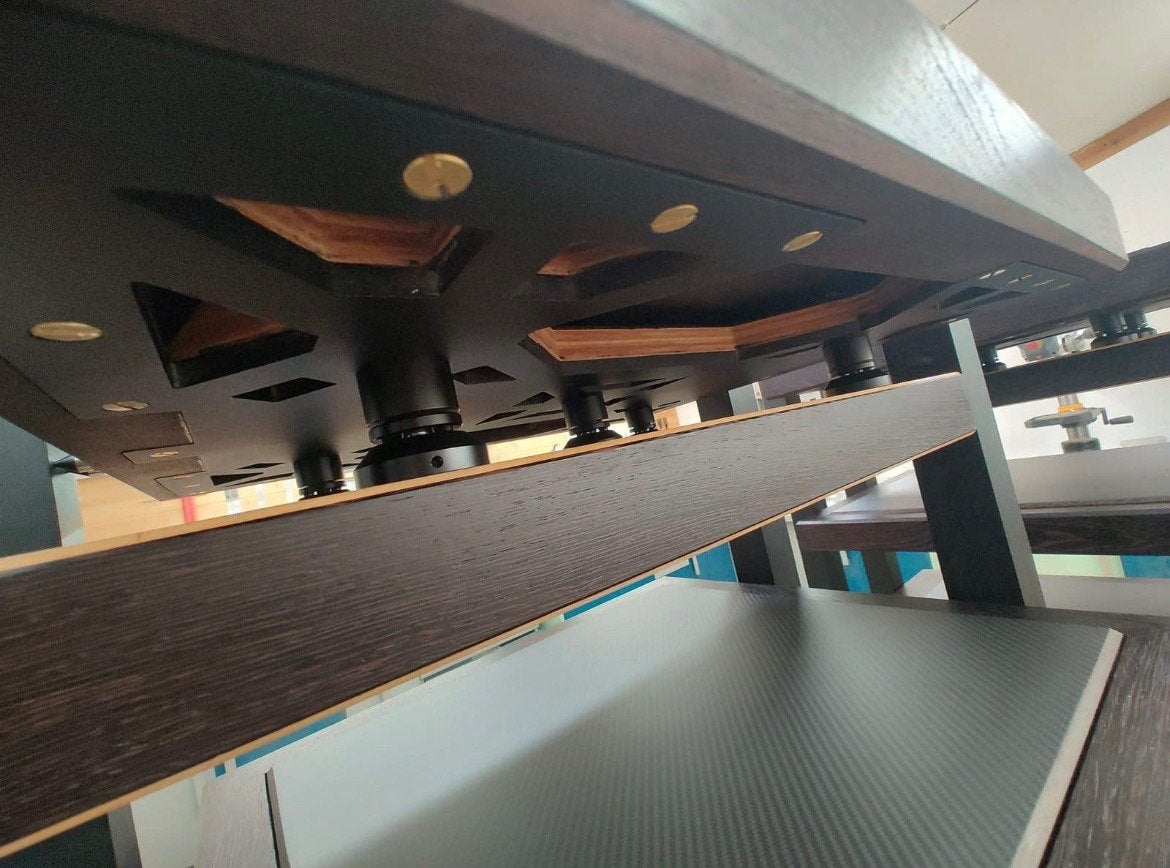 Foto 6 van Woodyard Suspended Audiorack | High-End Demomodel