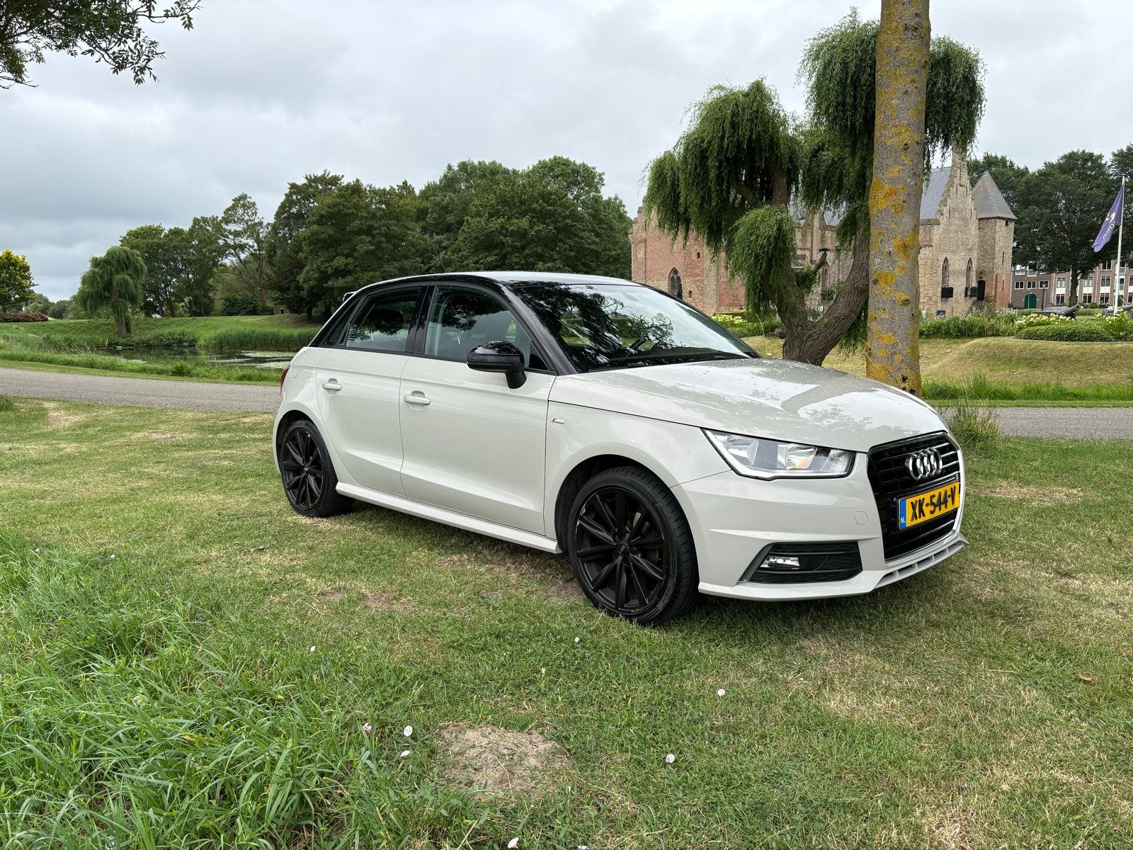 Audi A1 1.0 Tfsi 95pk 2019, Auto's, Audi, Particulier, A1, Benzine, Hatchback, Handgeschakeld, Origineel Nederlands, Geel, Voorwielaandrijving