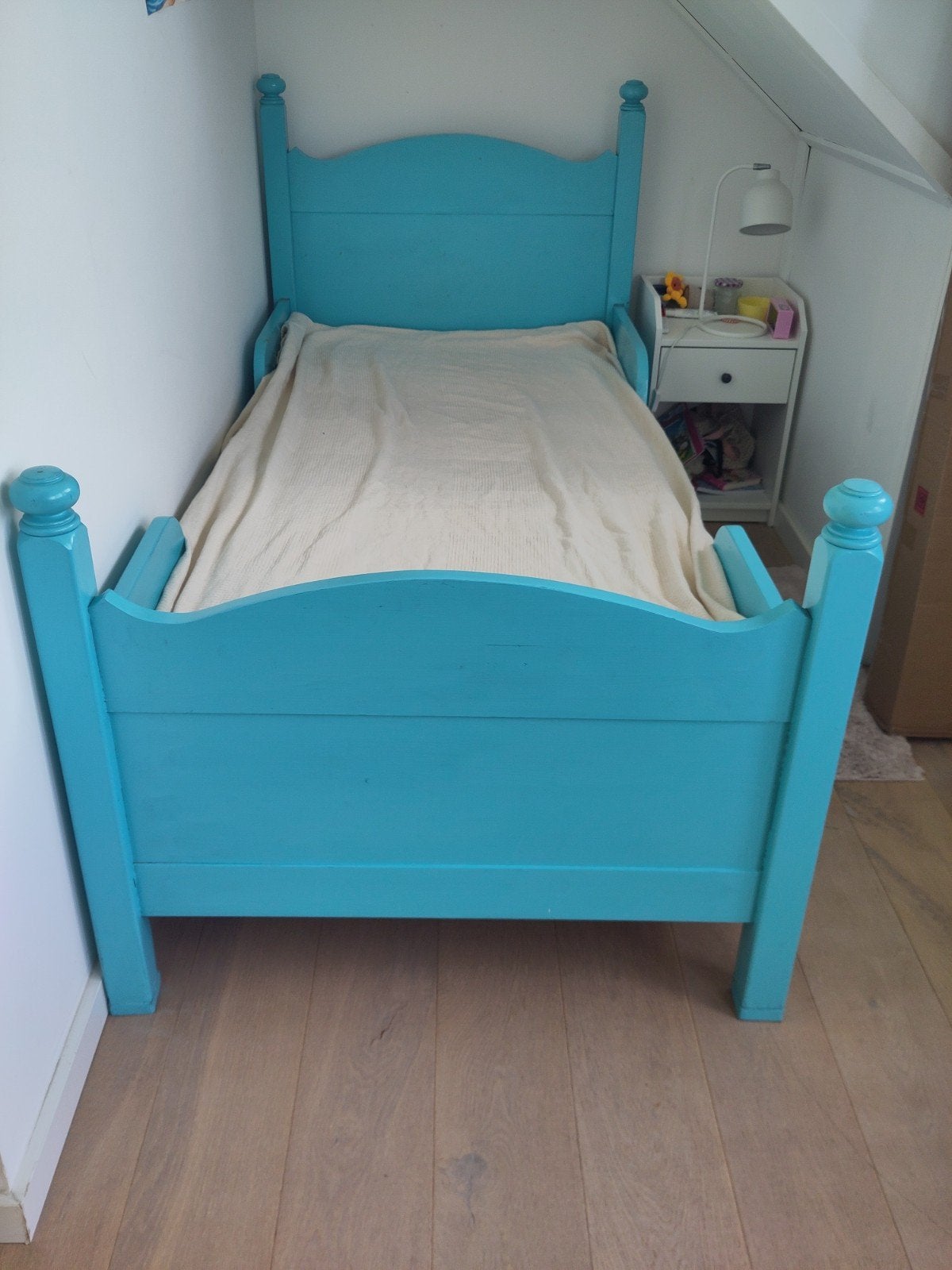 Blauw kinderbed met lattenbodem, Kinderen en Baby's, Kinderkamer | Bedden, Ophalen, 85 tot 100 cm, Gebruikt, Lattenbodem