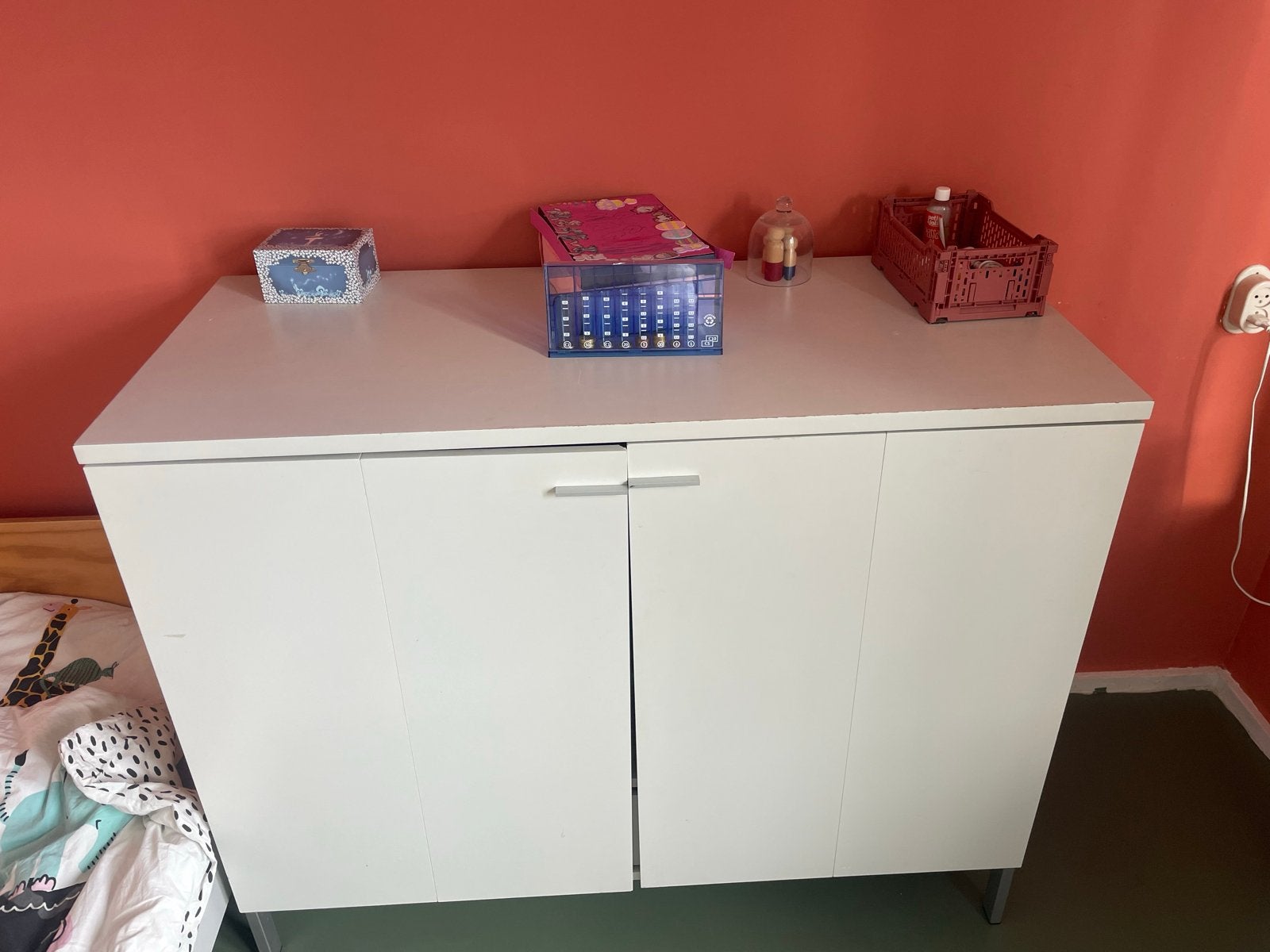 Pastoe kast wit met lade en planken, beschadigd, t.e.a.b, Ophalen, Gebruikt, 100 tot 150 cm, Met lade(s)