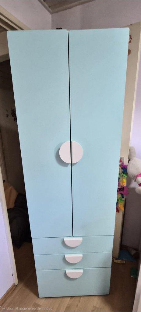 ikea kinder kledingkast, incl. minimaal 30 houten hangers, Ophalen, 105 cm of meer, Zo goed als nieuw, Minder dan 50 cm