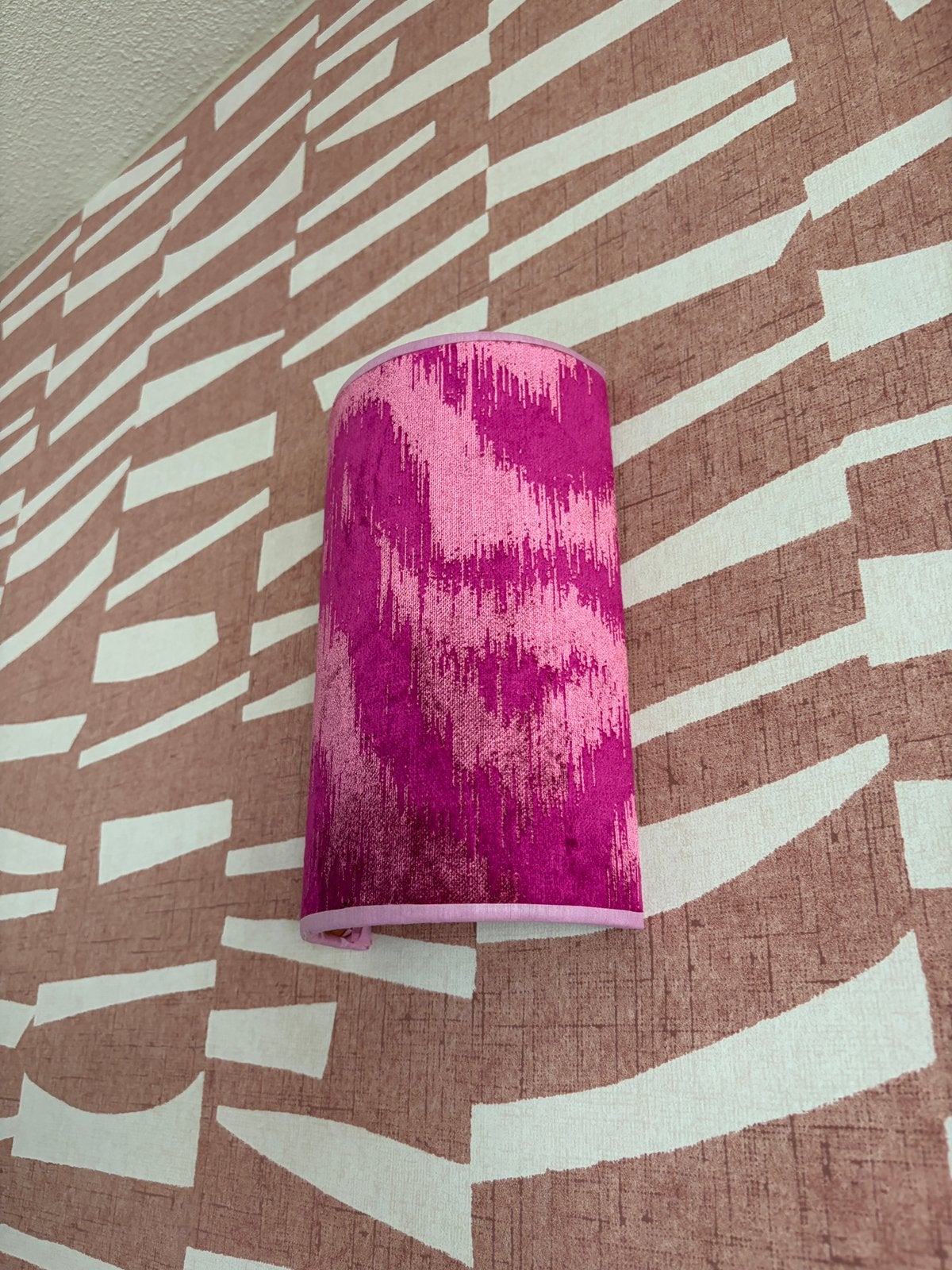 Roze zebra print wandlamp kap van Atelier Samsam, Ophalen of Verzenden, Zo goed als nieuw, Roze, Wandlamp
