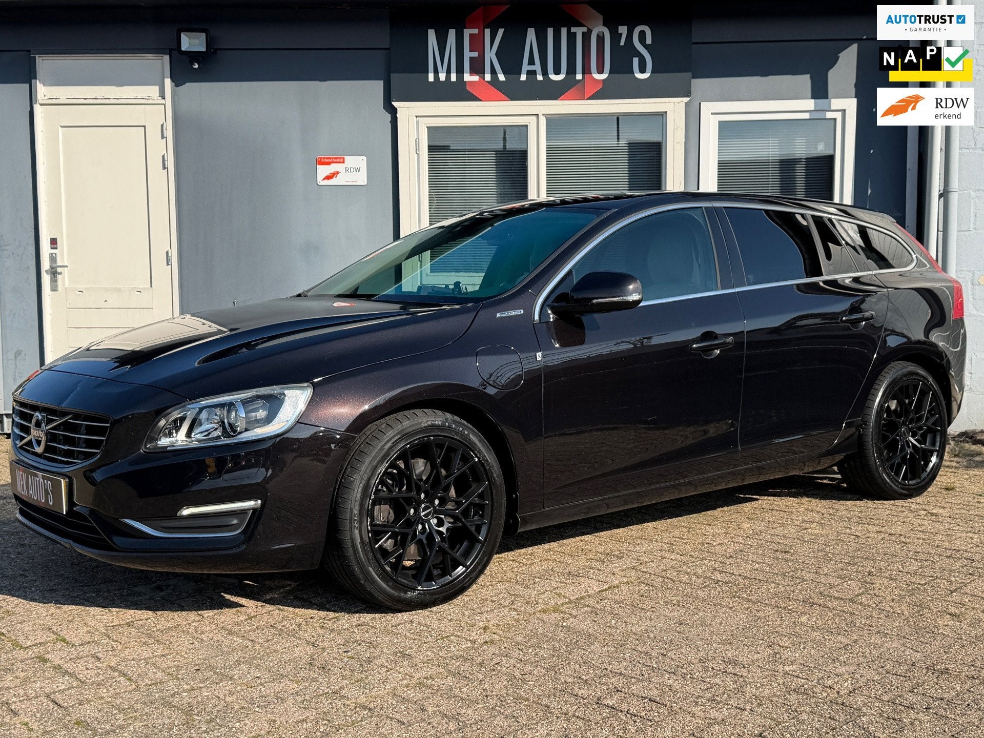 Volvo V60 2.4 D6 AWD Plug-In Hybrid Summum|Pano|Memory|H&K, Auto's, Automaat, Beige, Sportstoelen, Zwart