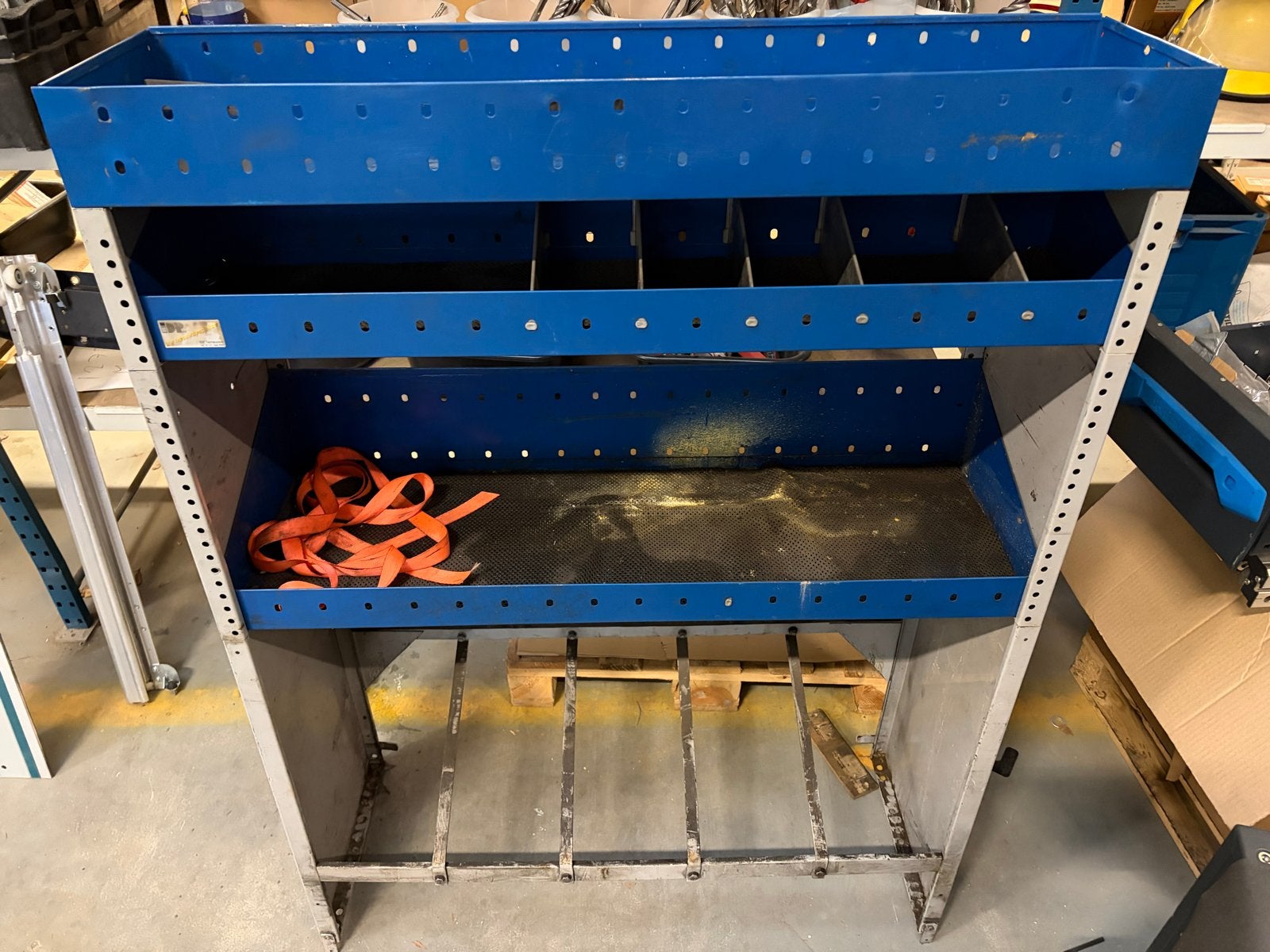 Metalen opbergrek voor bestelwagen, Ophalen