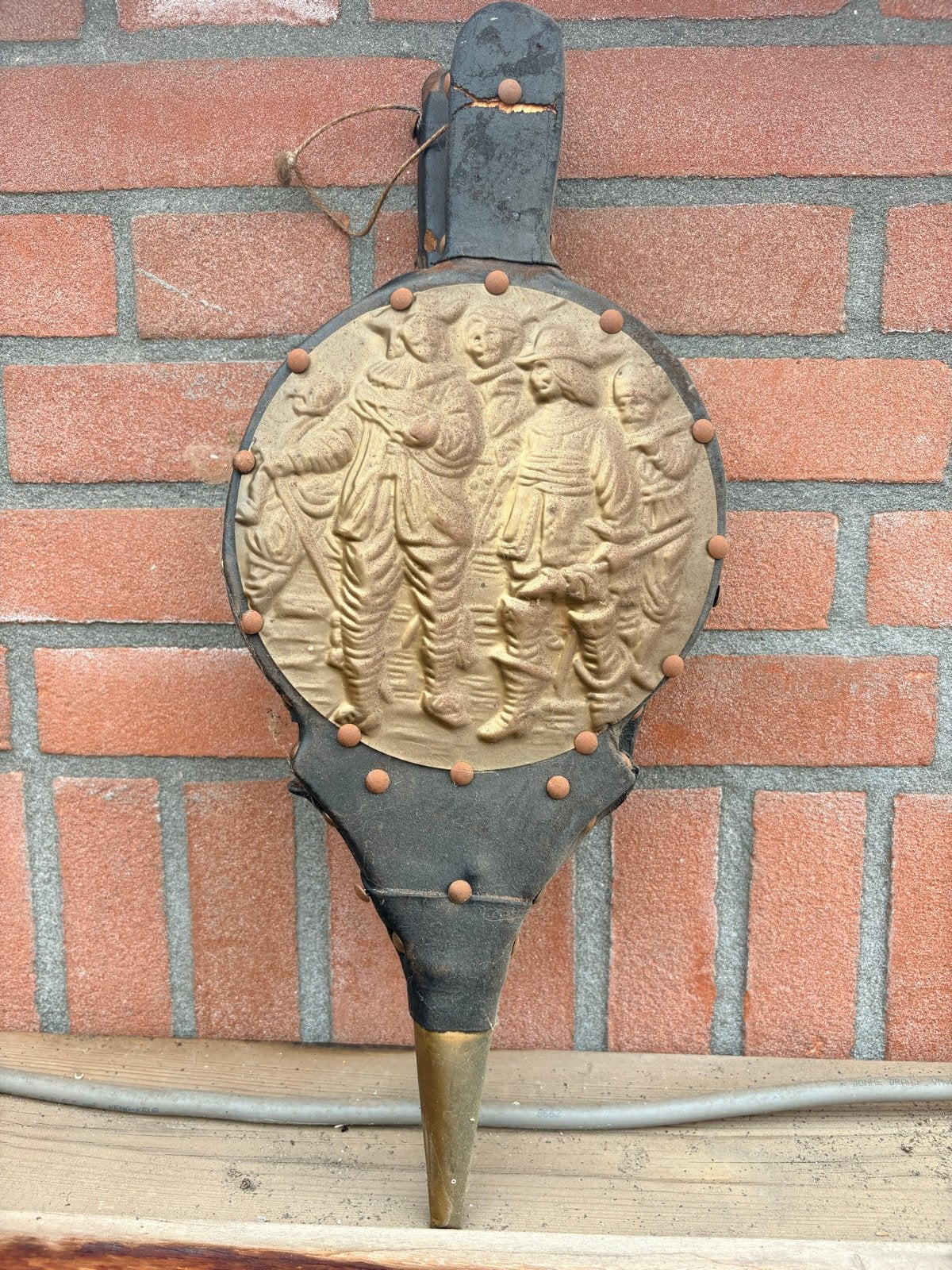 Antieke Blaasbalg met Koperen Reliëf, Ophalen
