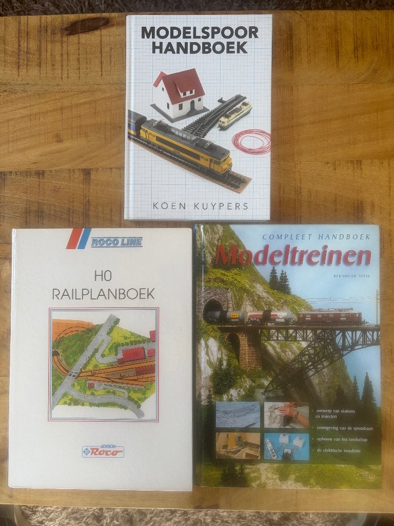 3 stuks Modelspoor handboeken., Gebruikt, Gelijkstroom of Wisselstroom, Roco, Boek, Tijdschrift of Catalogus