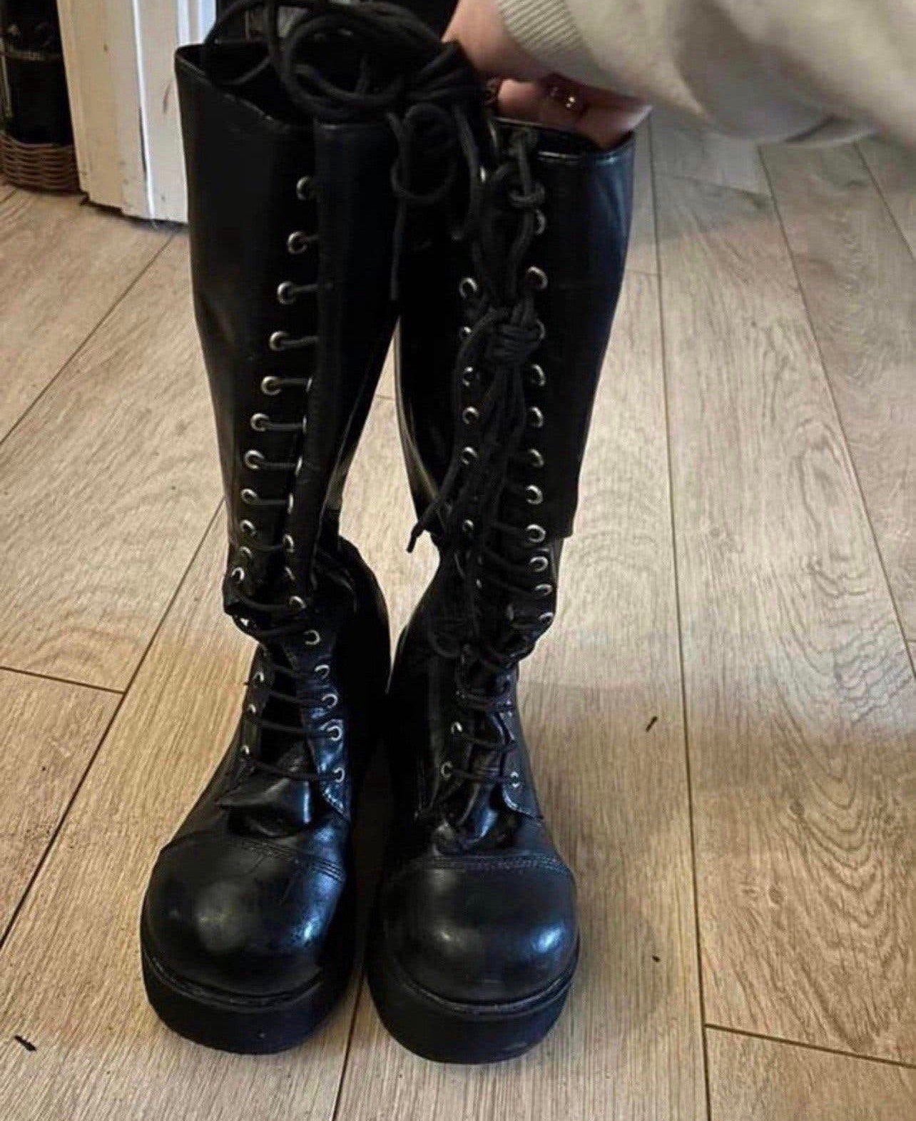Kisten, Kleding | Dames, Ophalen, Zo goed als nieuw, Sneakers of Gympen
