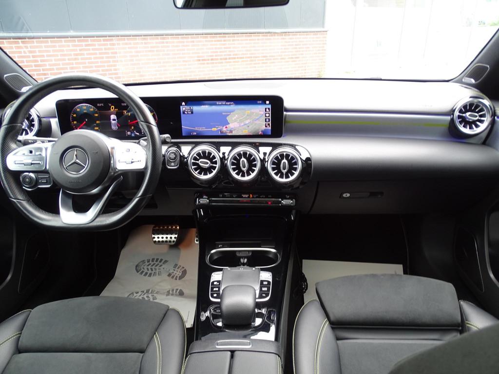 Mercedes-Benz A-klasse 250 Premium Plus EDITION 1 |AMG-PAKKE, Gebruikt, 4 cilinders, Zwart, Leder
