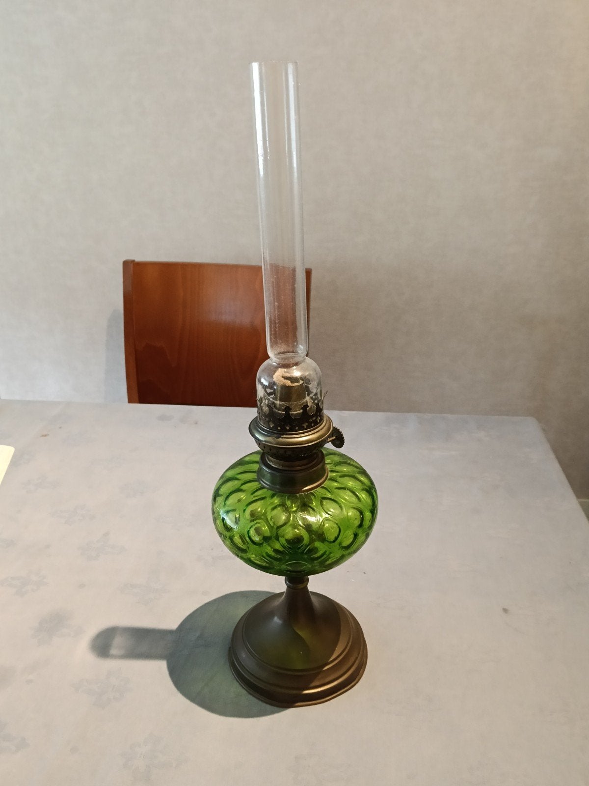Antieke olielamp - Groen glas met bronzen voet, Antiek en Kunst, Antiek | Lampen, Ophalen of Verzenden
