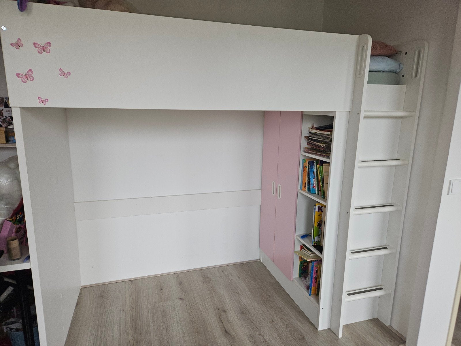 Ikea Smastad Hoogslaper met roze deuren, Eenpersoons, Ophalen of Verzenden, Zo goed als nieuw, 90 cm