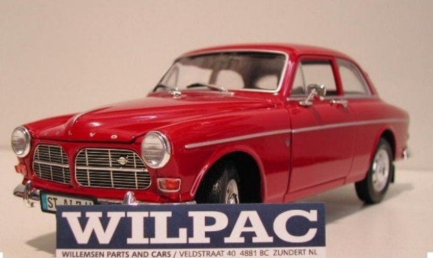 Volvo. Amazon. P121 in helder rood, schaal 1:18 van. Revell., Hobby en Vrije tijd, Modelauto's | 1:18, Ophalen of Verzenden, Zo goed als nieuw