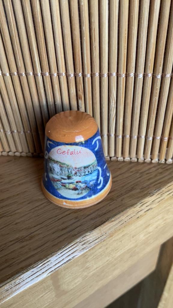Cefalu vingerhoed vingerhoedje vingerhoedjes vingerhoeden, Verzamelen, Vingerhoedjes, Verzenden, Nieuw, Porselein