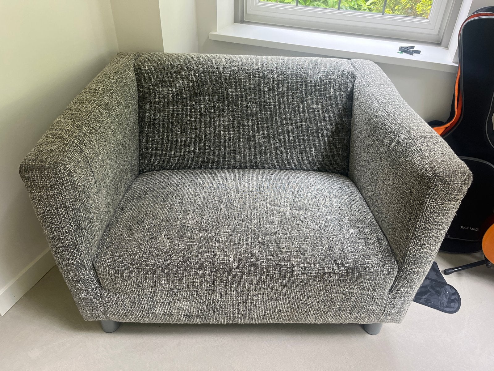Loveseat - Zwart/crème/grijs gemêleerde stof, Ophalen, Gebruikt, Eenpersoons, 75 tot 100 cm