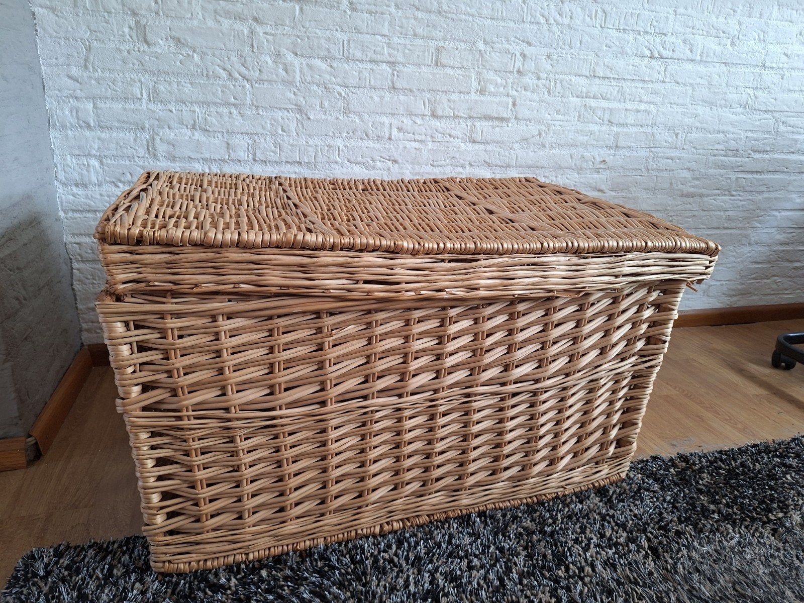 Grote rieten mand met deksel, Huis en Inrichting, Woonaccessoires | Schalen en Manden, Ophalen