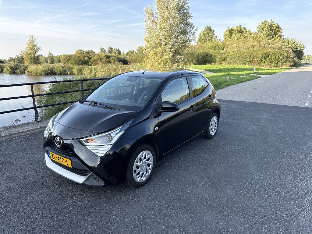 Foto 7 van Toyota Aygo 1.0 Vvt-i 72pk 5D 2019 Zwart