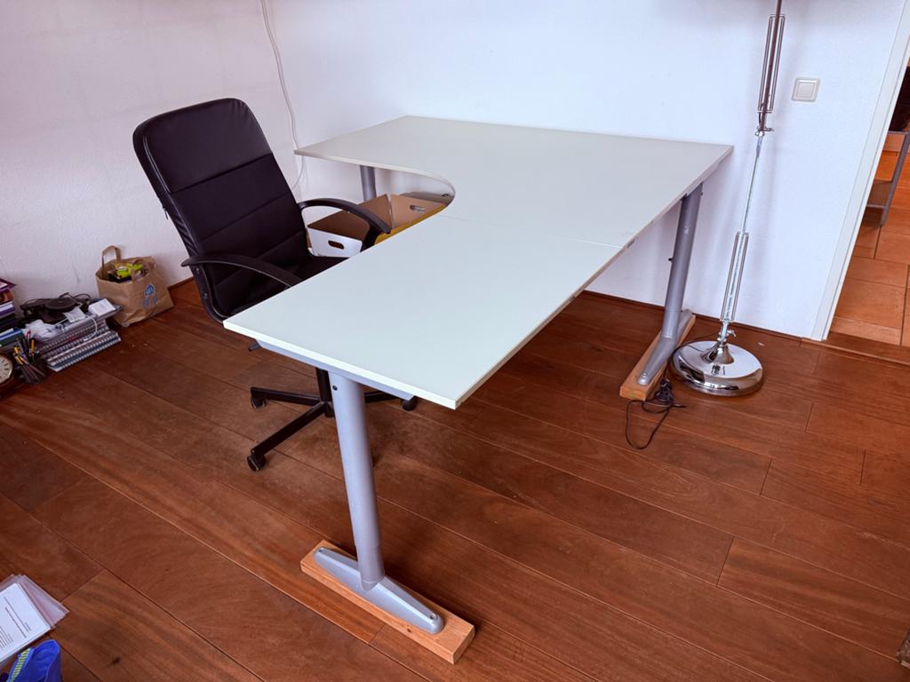 Hoekbureau Wit- Ruim en Functioneel, Huis en Inrichting, Bureaus, Ophalen, Demontabel, Gebruikt, Spaanplaat of MDF
