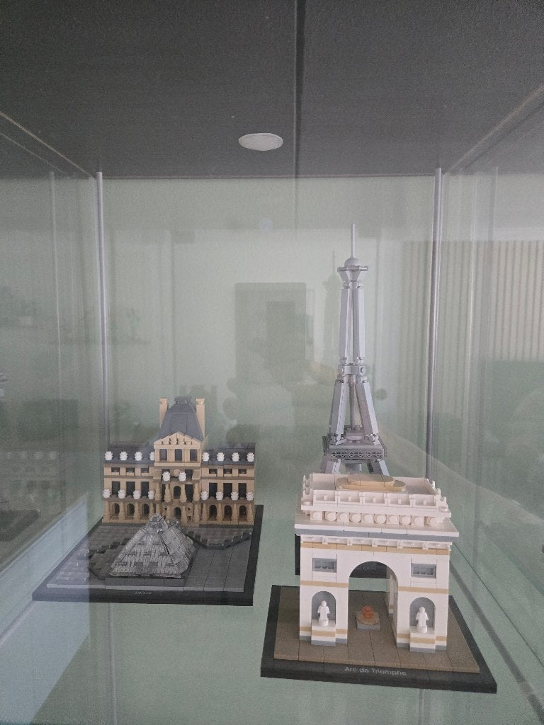 LEGO ARCHITECTURE: Louvre 21024 Compleet + Doos + boek, Lego, Architecture, Ophalen of Verzenden, Zo goed als nieuw