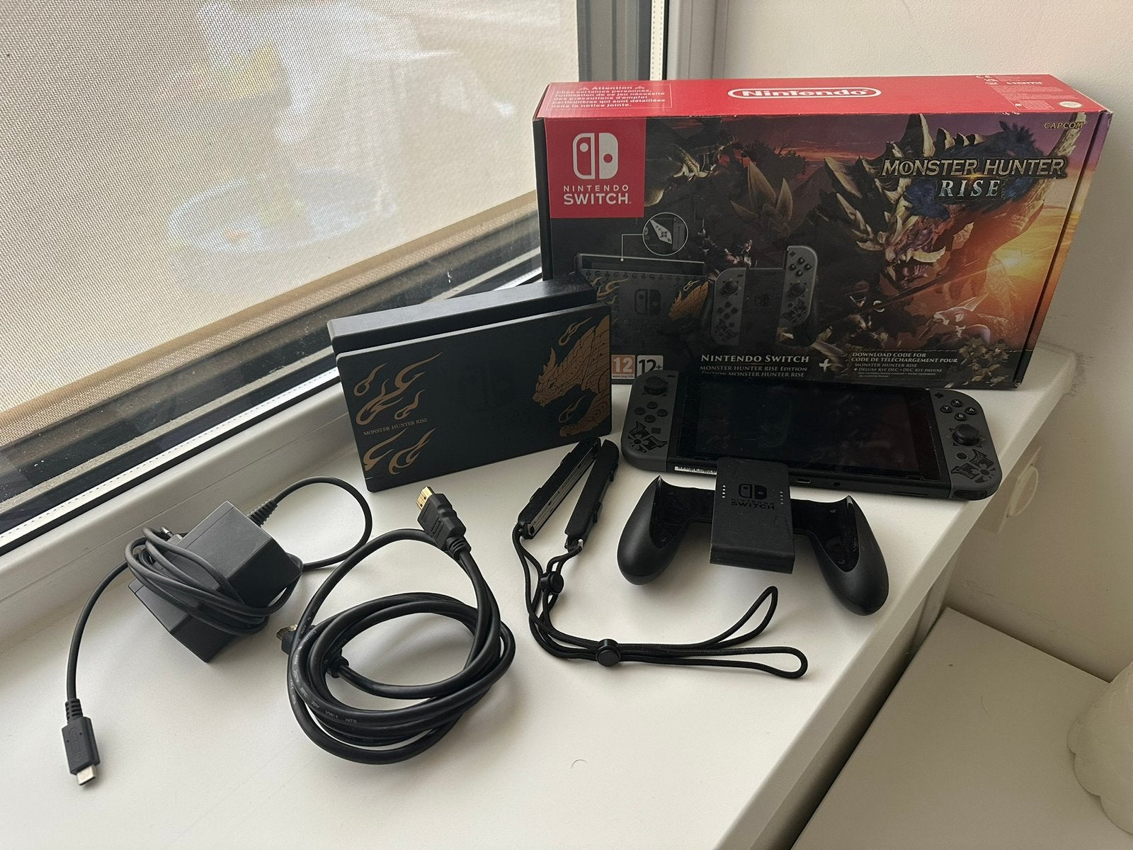 Nintendo Switch - Monster Hunter Rise Limited Edition, Ophalen of Verzenden, Zo goed als nieuw, Met 1 controller, Switch Original