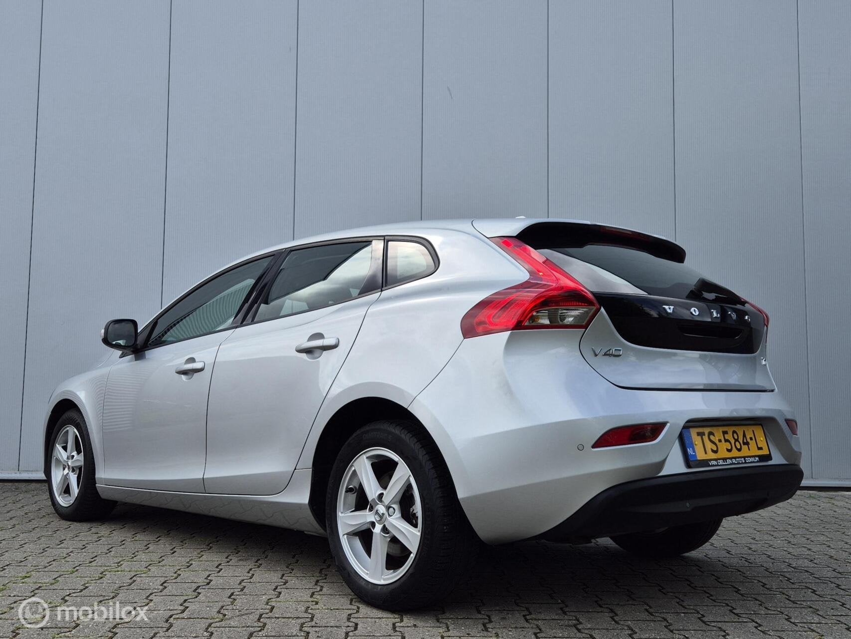 VOLVO V40 1.5 T2 EDITION AUTOMAAT/LED/NAVI/BLUETOOTH/CRUISE/, Auto's, Euro 6, 700 kg, 122 pk, Origineel Nederlands