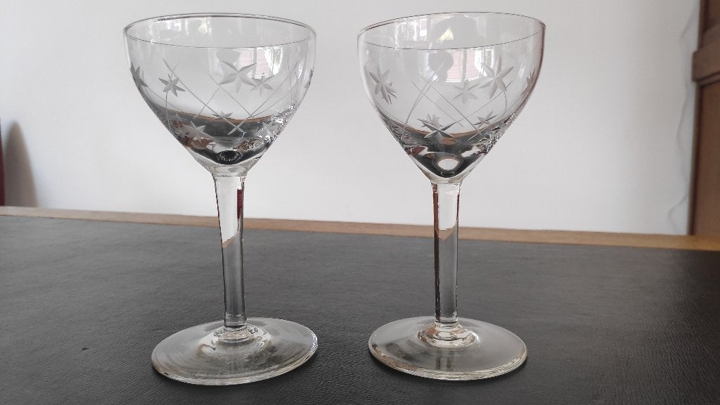 2 oude kristallen cocktailglaasjes met ingeslepen sterretjes, Ophalen of Verzenden