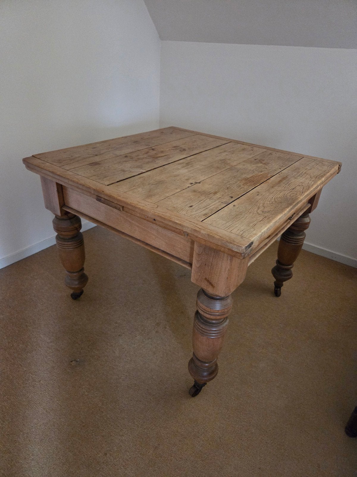 Antieken grenen uitschuiftafel 95x95x75 cm met wieltjes, Antiek en Kunst, Antiek | Meubels | Tafels, Ophalen