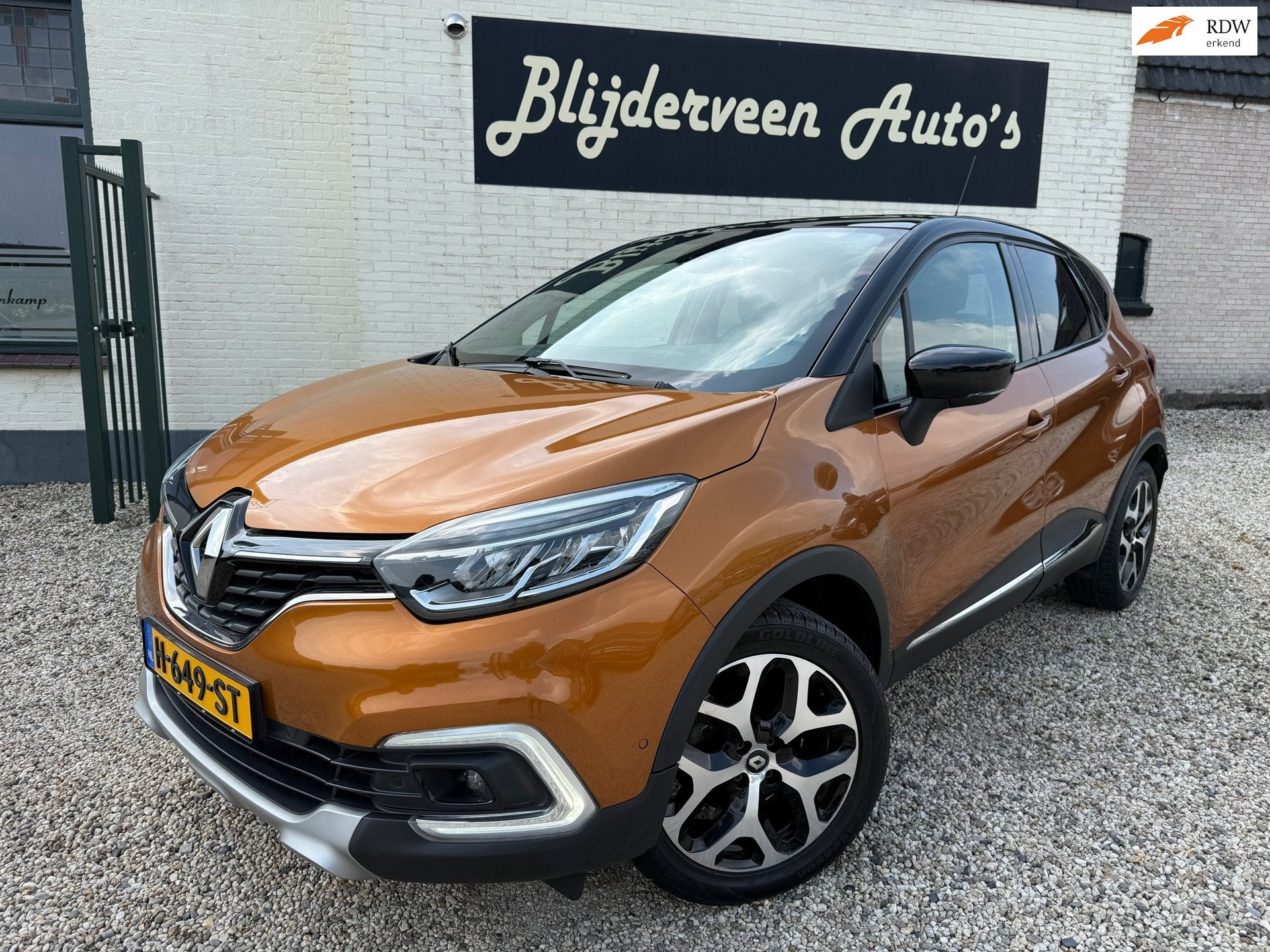 Renault Captur 1.2 TCe Initiale Paris Camera | Navi | Leer |, Voorwielaandrijving, Gebruikt, 635 kg, Handgeschakeld