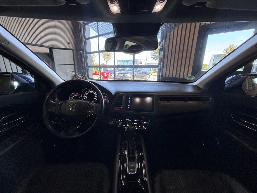 Honda HR-V 1.5 i-VTEC Executive LED/TREKHAAK/STOELVERWARMING, Auto's, Automaat, Euro 6, Zwart, Bedrijf