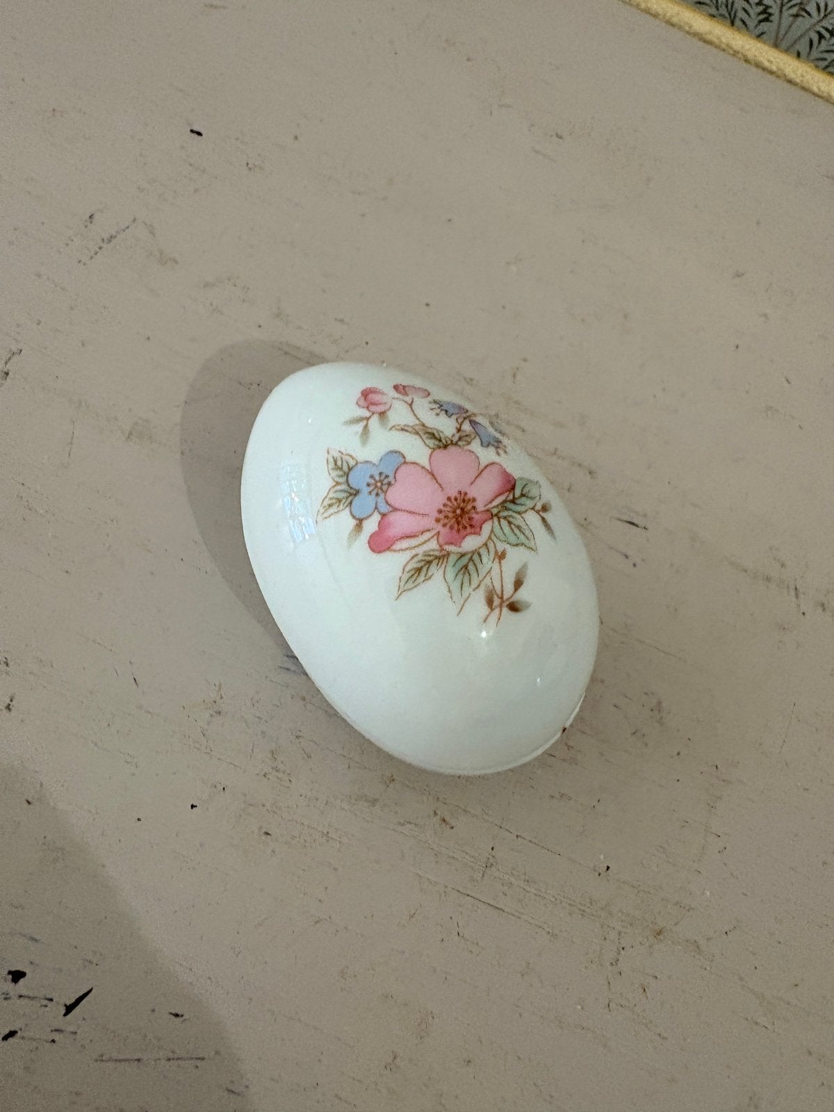 Vintage Porseleinen Eivormig Sieradendoosje met Bloemen, Ophalen of Verzenden