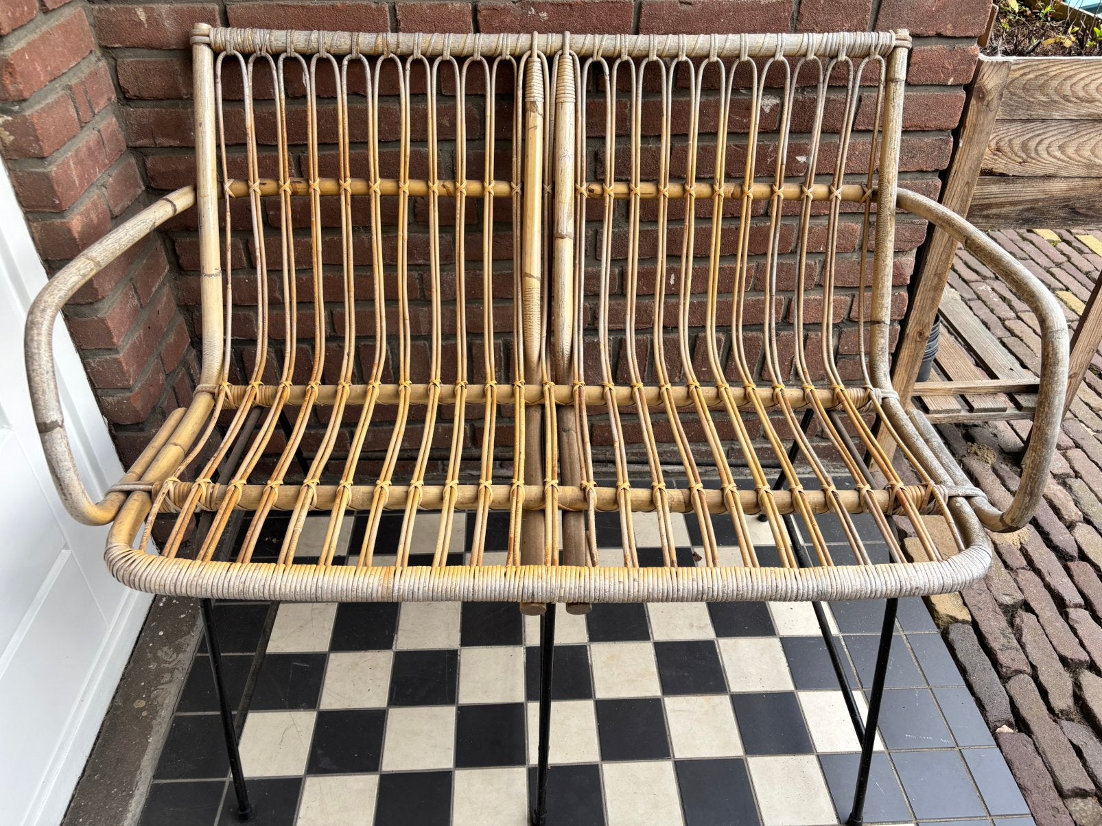 Rotan bankje met ijzeren onderstel en kussens, Ophalen, Zo goed als nieuw, Rotan