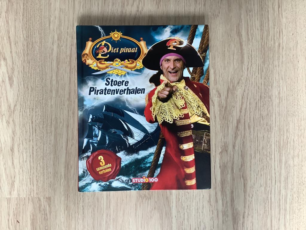boek Stoere piratenverhalen van Piet Piraat - als nieuw, Ophalen of Verzenden, Zo goed als nieuw, Fictie algemeen