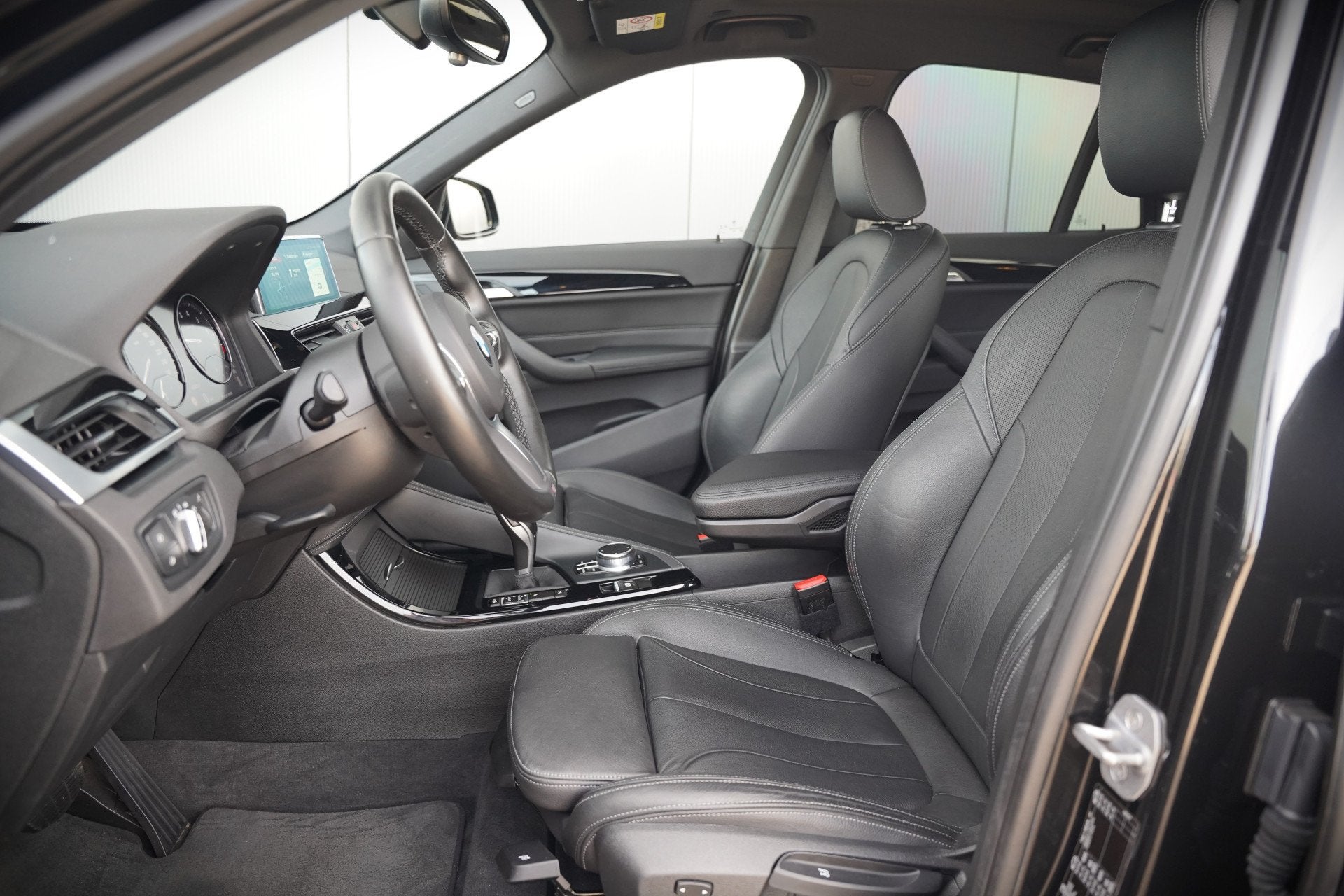 Foto 27 van BMW X1 xDrive20i High Executive | Panoramadak | Head-Up Disp