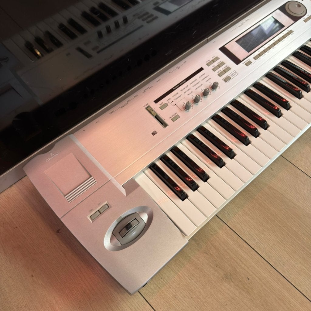 KORG Triton Le76 Synthesizer Zilver + Tas | Nette staat, Korg, Zo goed als nieuw, https://www.korg.com/nl/contact/, 15-12, Shimotakaido 1-chome, Suginami-ku, Tokyo 168-0073, Japan