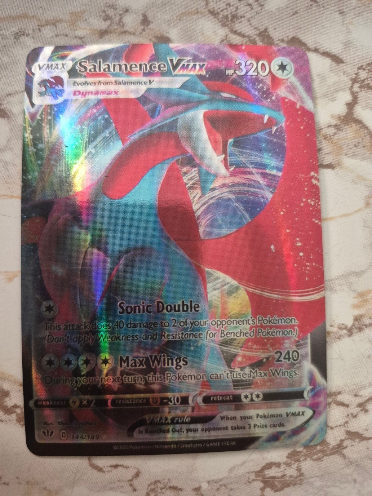 Pokémon TCG: Salamence VMAX 144/189 (Foil), Ophalen of Verzenden, Zo goed als nieuw, Losse kaart, Foil