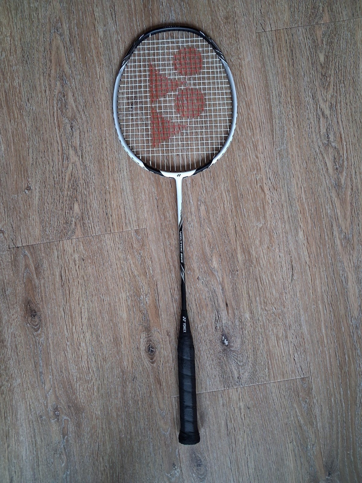 Yonex Voltric Zeus Badmintonracket, Sport en Fitness, Ophalen of Verzenden, Nieuw, Racket(s)