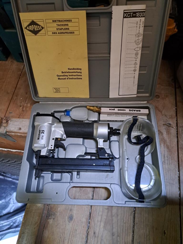 Airpress DTA 25 tacker in koffer, Ophalen