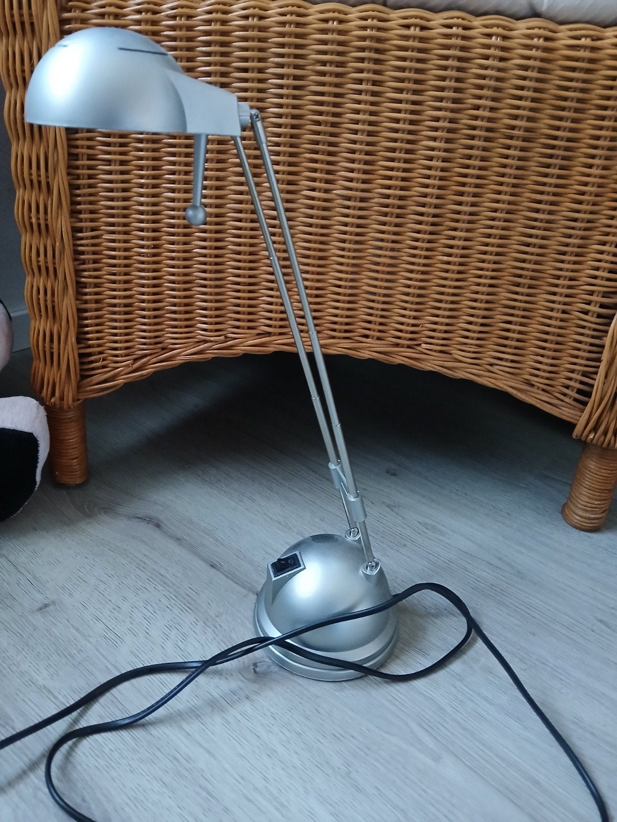 Verstelbare bureaulamp / tafellamp, zilverkleurig, Huis en Inrichting, Lampen | Tafellampen, Gebruikt, Ophalen of Verzenden, Metaal
