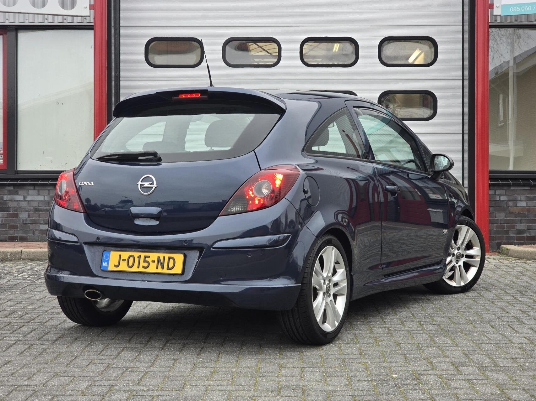 Opel Corsa 1.2-16V Cosmo OPC-pakket/Airco/Navi/Cruise/PDC, Voorwielaandrijving, Zwart, 4 cilinders, Blauw