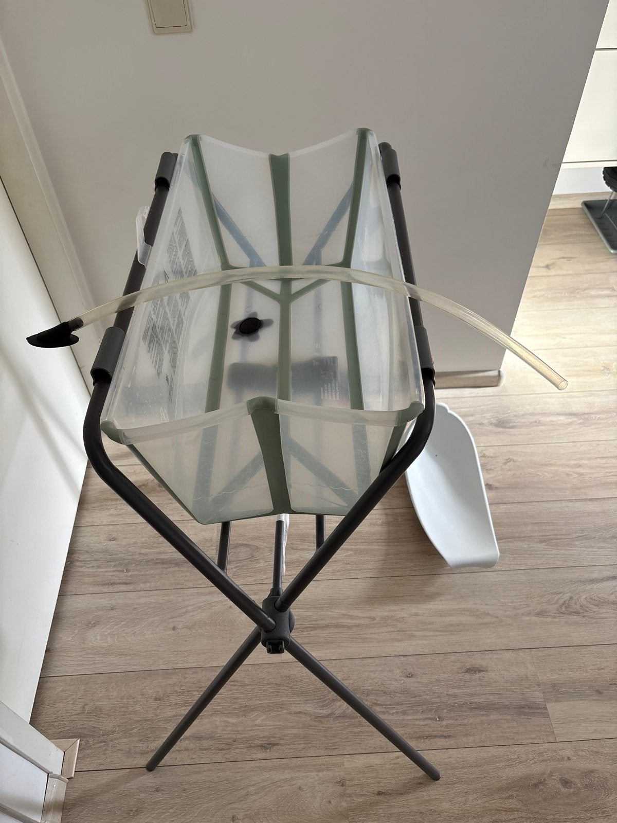 Stokke Babybadje met standaard en newborn support, Kinderen en Baby's, Overige merken, Gebruikt, Ophalen of Verzenden, Badje