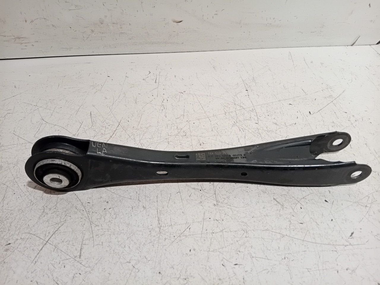 Draagarm links achter Volkswagen ID.4, Onderdelen@venauto.nl, Van der Ven Autorecycling B.V., Gebruikt, Ettenseweg 76, 4706 PB Roosendaal, The Netherlands