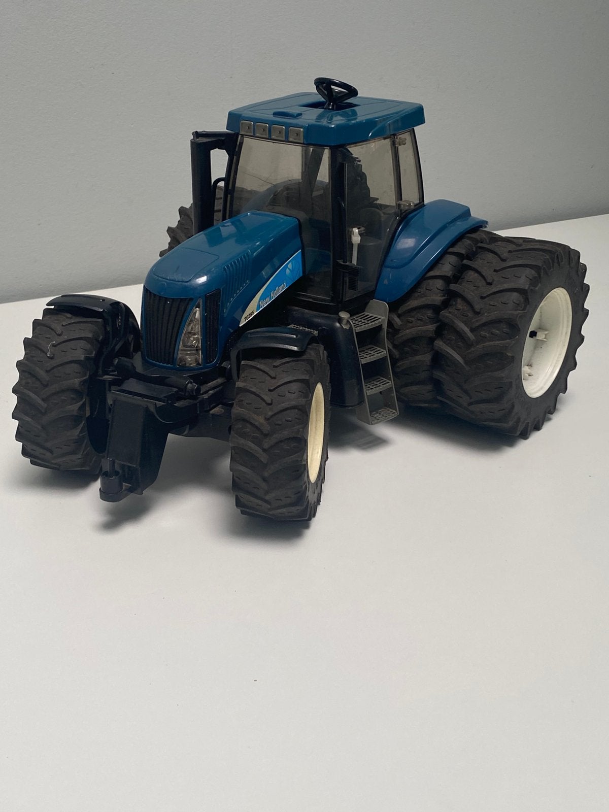 Te koop Bruder New Holland trekker, Ophalen of Verzenden, Zo goed als nieuw, Overige schalen, Onderdeel