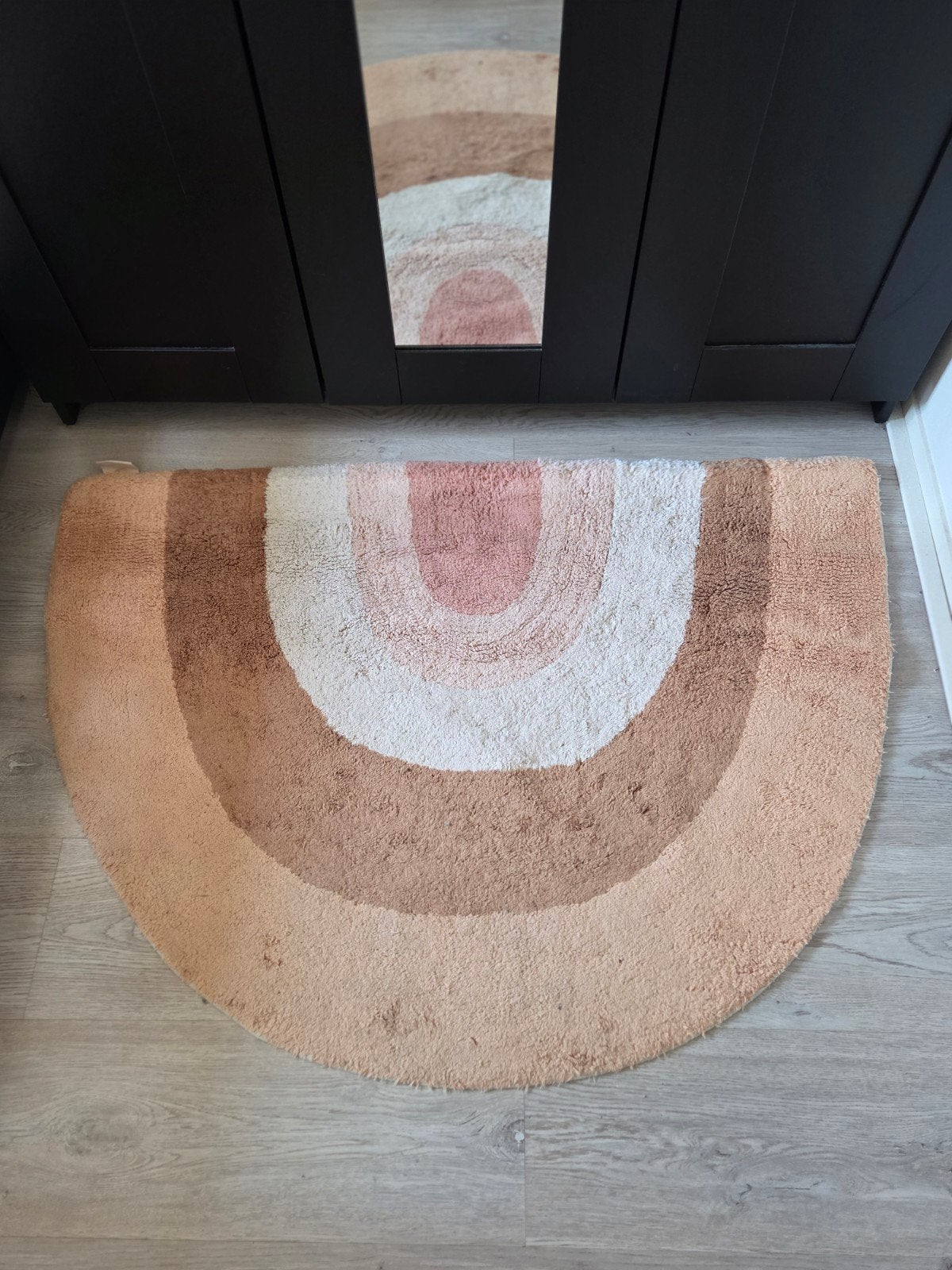 Regenboog vloerkleed van Petit Amelie, Huis en Inrichting, Stoffering | Tapijten en Kleden, Ophalen, Bruin, Overige vormen, 200 cm of meer