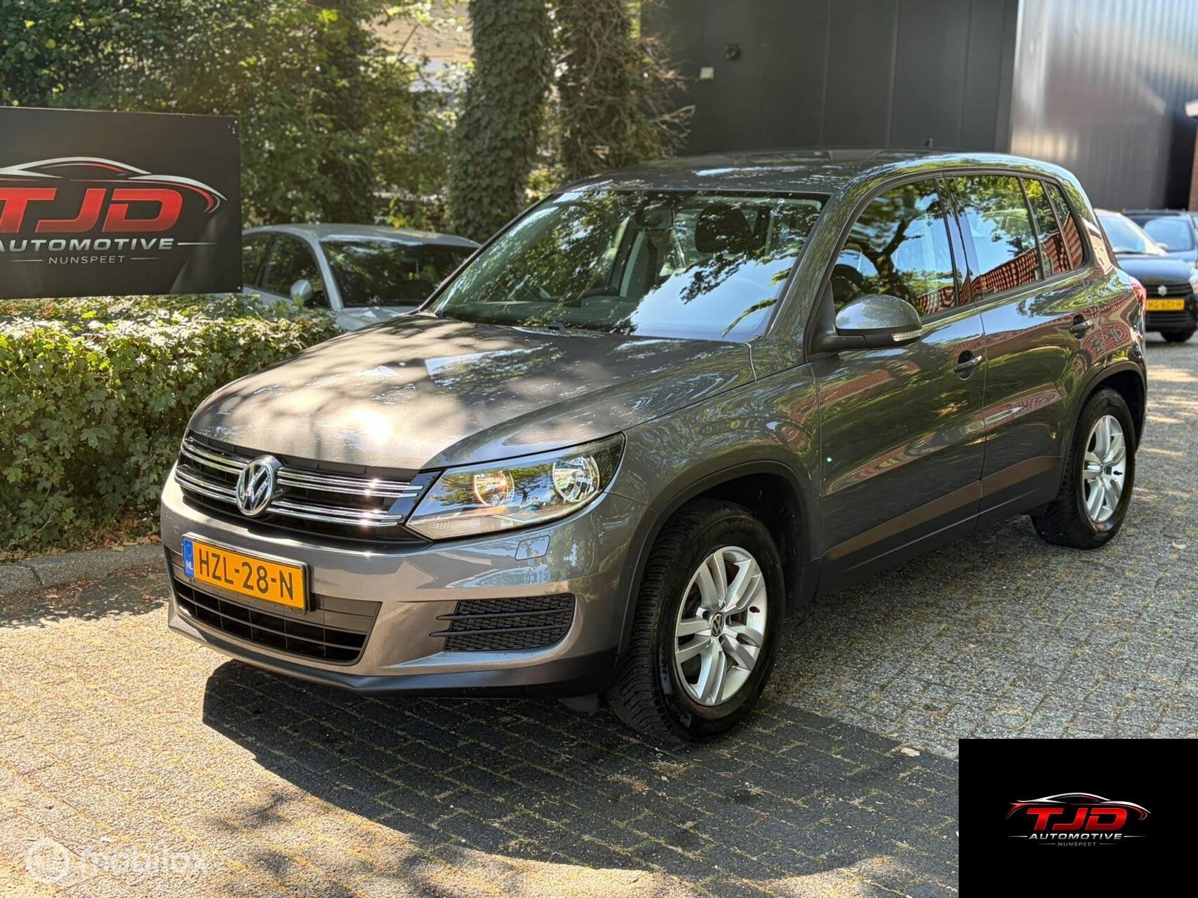 Volkswagen Tiguan 1.4 TSI Comfort&Design Edition-NAVI-CRUISE, Voorwielaandrijving, Euro 5, Gebruikt, Zwart