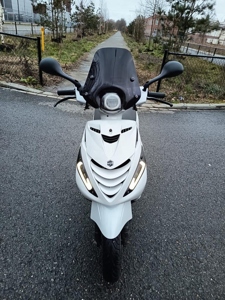 Piaggio zip 50cc 4t, Fietsen en Brommers, Scooters | Piaggio, Ophalen, Maximaal 45 km/u, Zip, Zo goed als nieuw